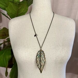 Elegant Leaf Pendant Necklace